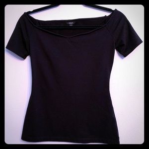 Guess short sleeve top with peek back